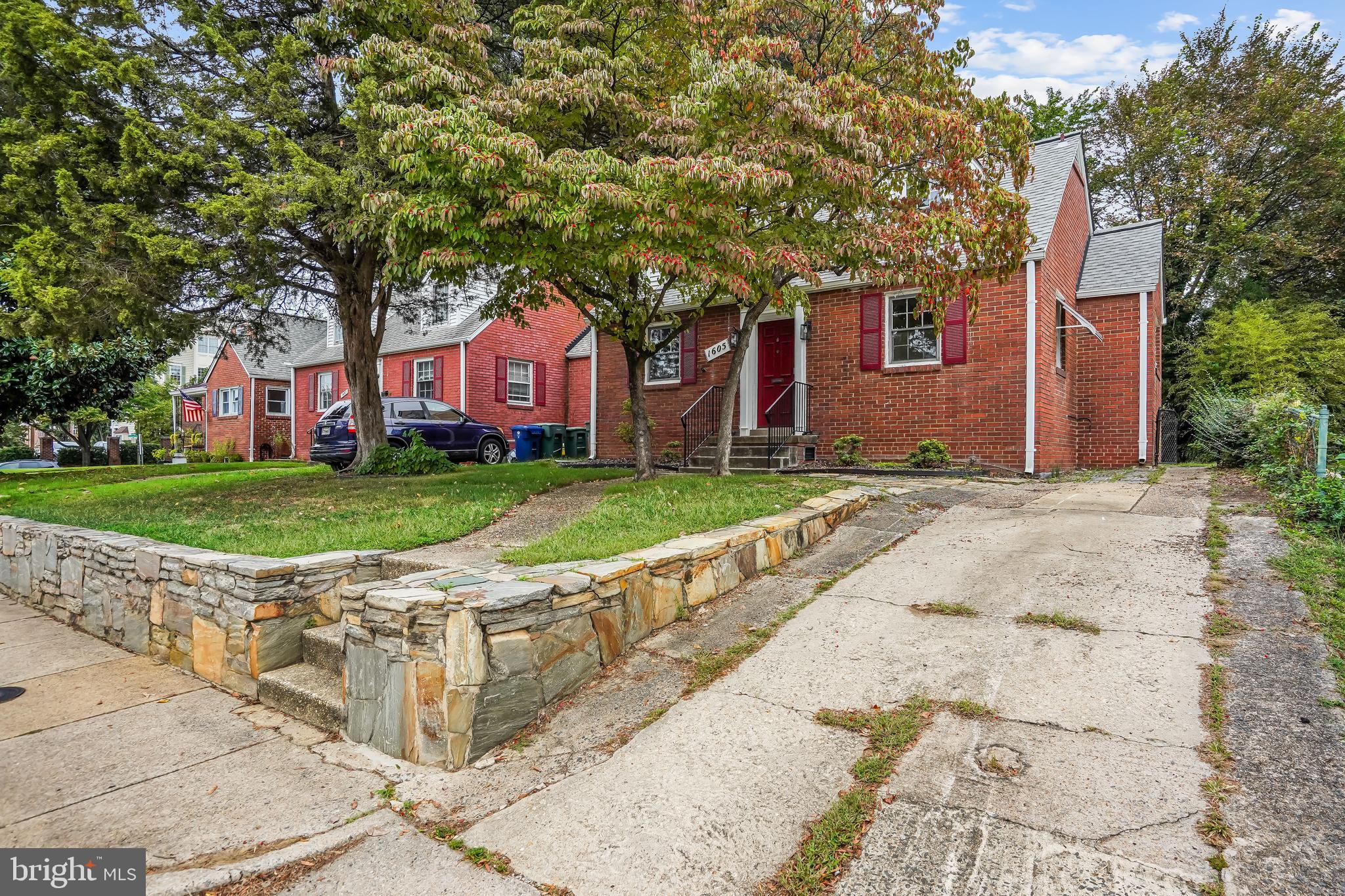 1605 W BRADDOCK ROAD
