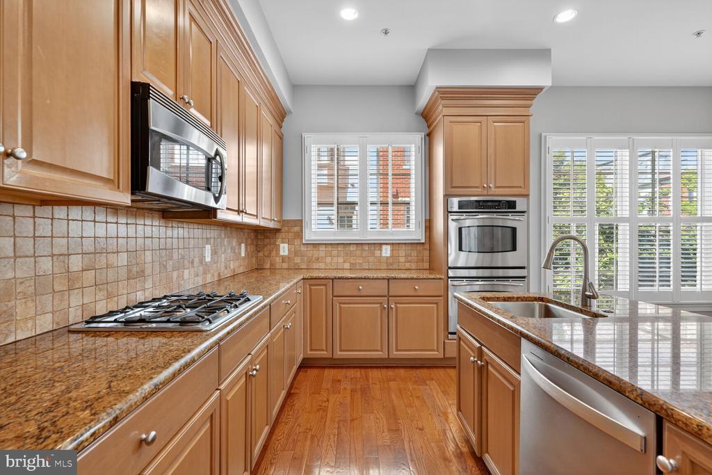 1808 POTOMAC GREENS DRIVE