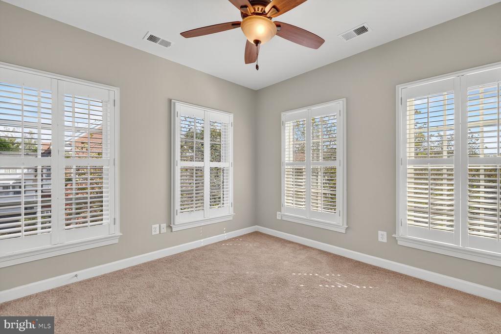 1808 POTOMAC GREENS DRIVE