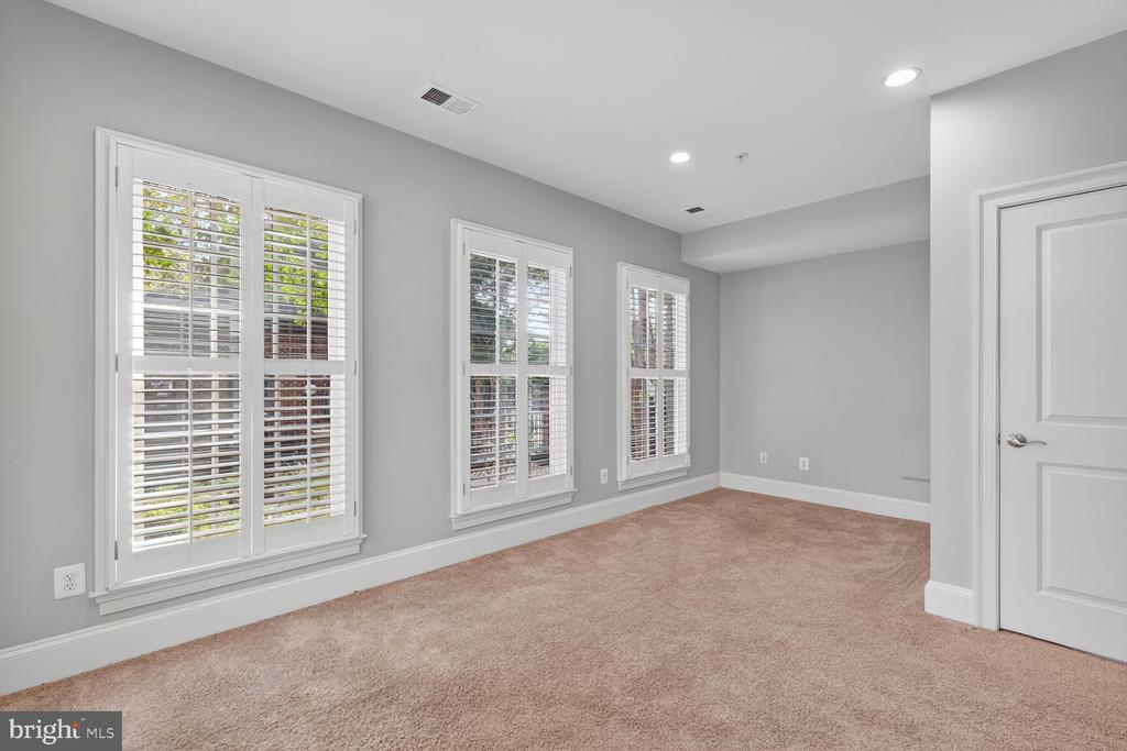 1808 POTOMAC GREENS DRIVE