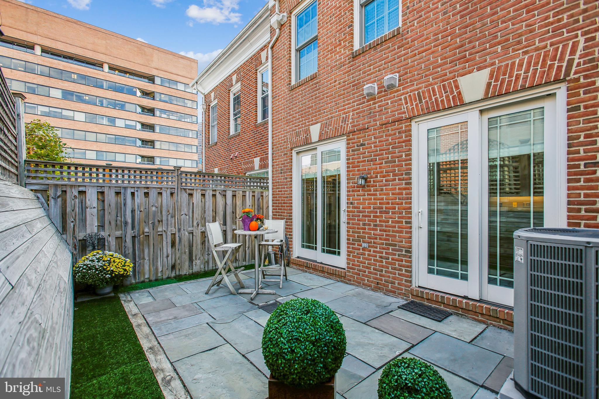 313 HEARTHSTONE MEWS