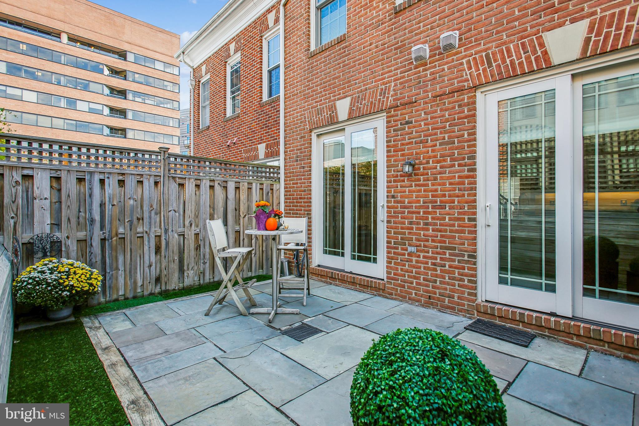 313 HEARTHSTONE MEWS