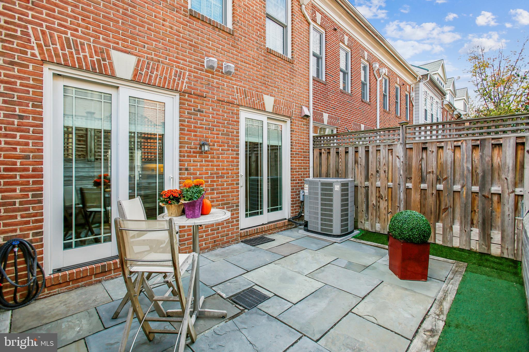 313 HEARTHSTONE MEWS