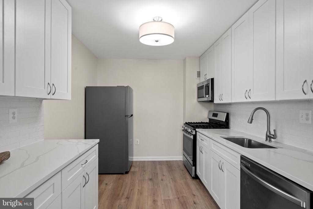 1225 MARTHA CUSTIS DRIVE 1016