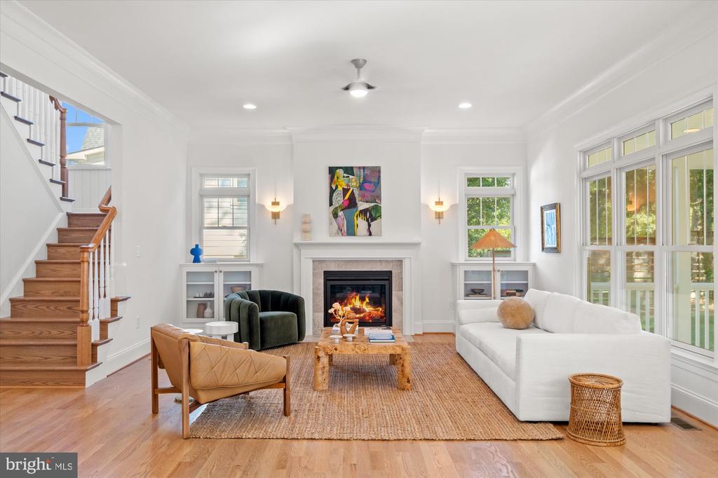 604 CRESTWOOD DRIVE