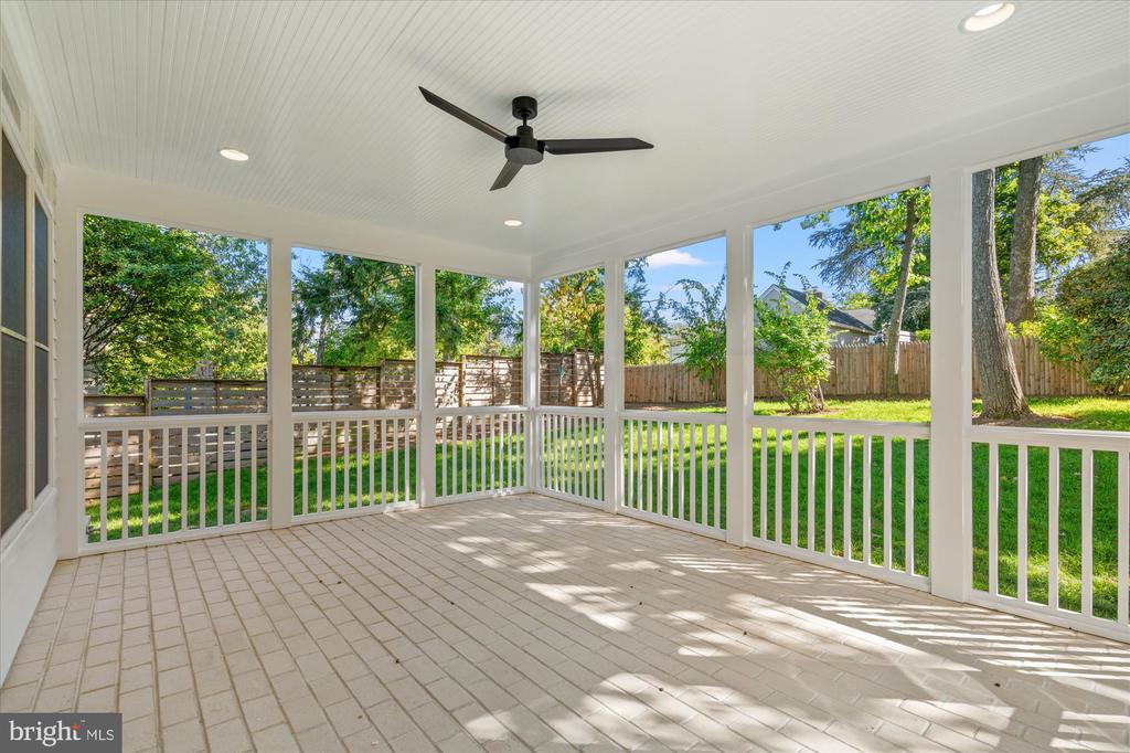 604 CRESTWOOD DRIVE