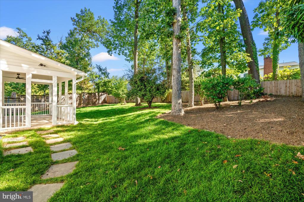 604 CRESTWOOD DRIVE