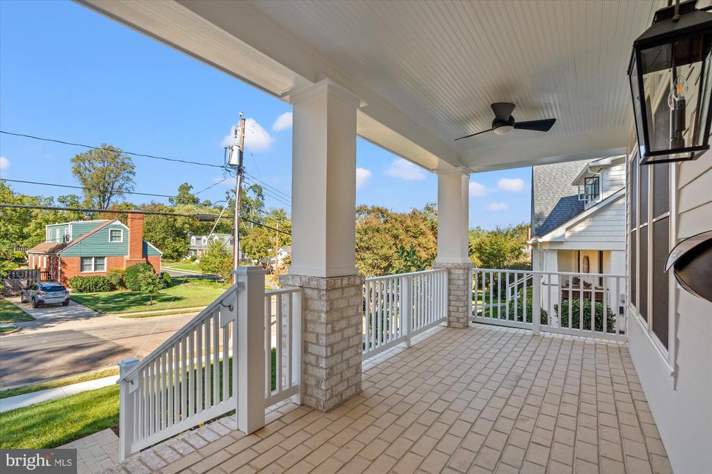 604 CRESTWOOD DRIVE