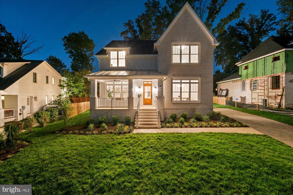 604 CRESTWOOD DRIVE