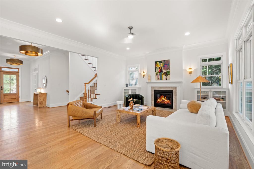 604 CRESTWOOD DRIVE