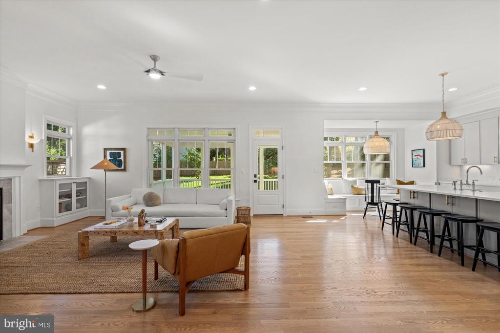 604 CRESTWOOD DRIVE
