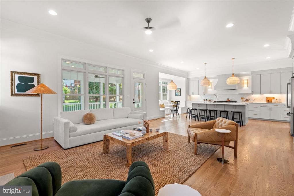 604 CRESTWOOD DRIVE