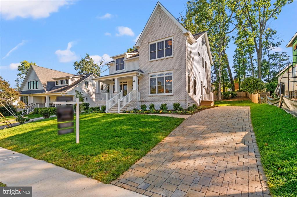 604 CRESTWOOD DRIVE