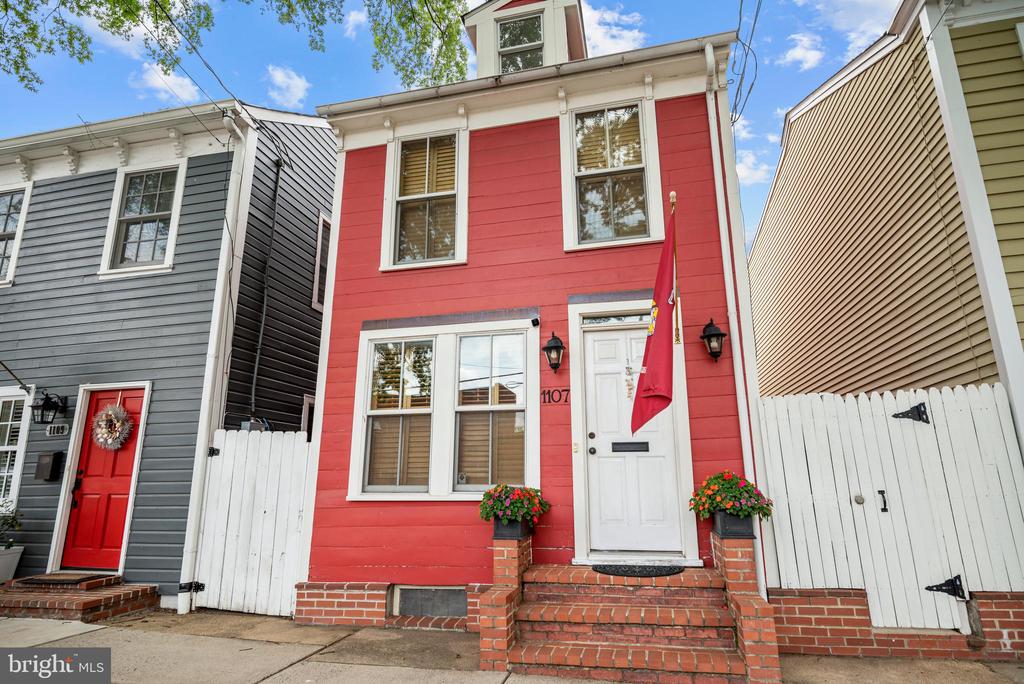 1107 QUEEN STREET
