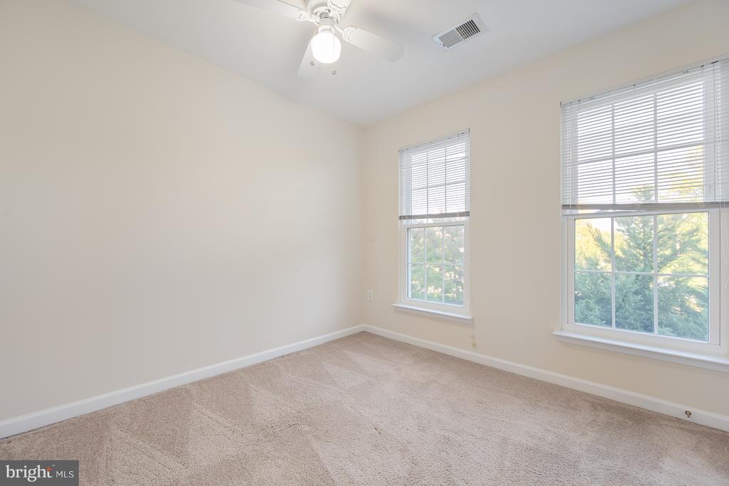 5818 COWLING COURT