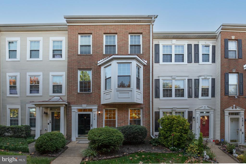 5818 COWLING COURT