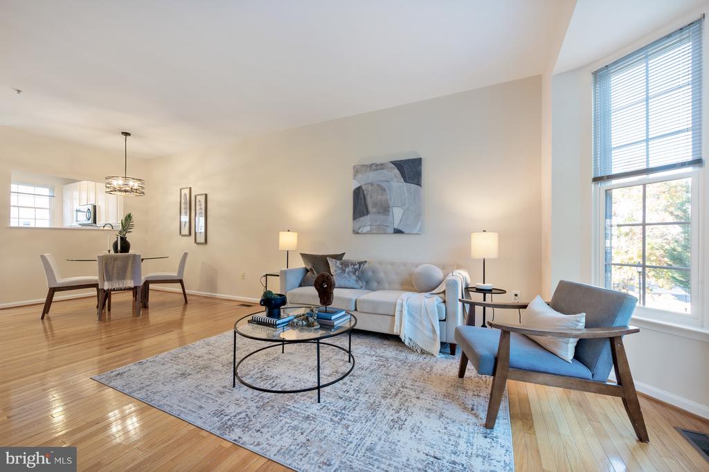 5818 COWLING COURT