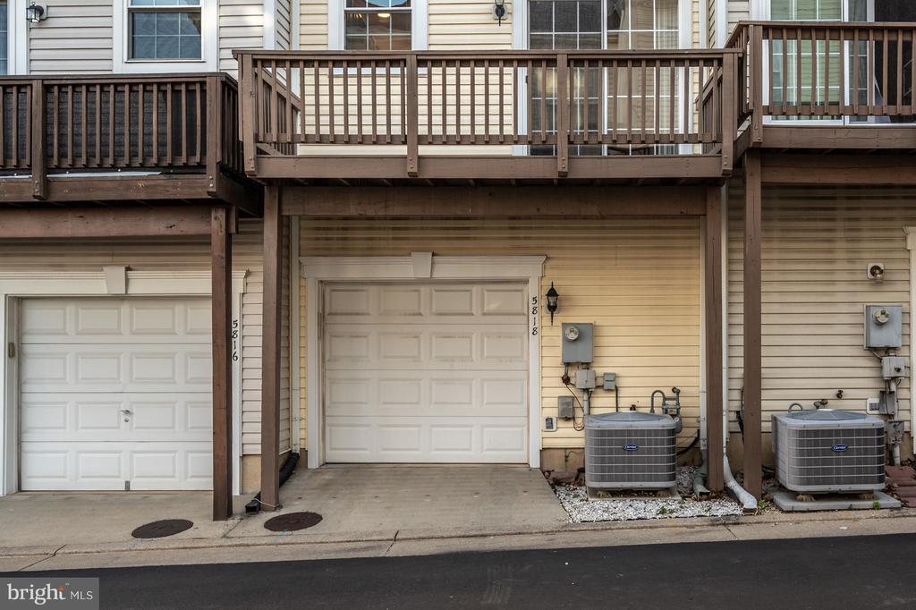 5818 COWLING COURT