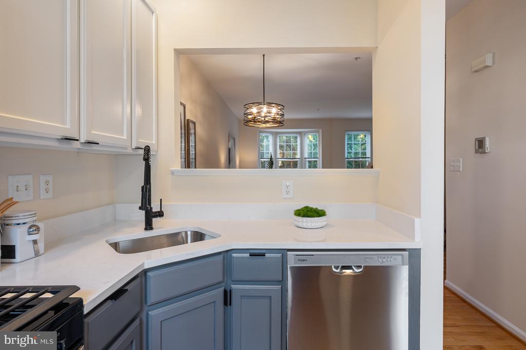 5818 COWLING COURT