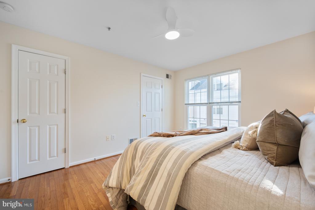 5818 COWLING COURT