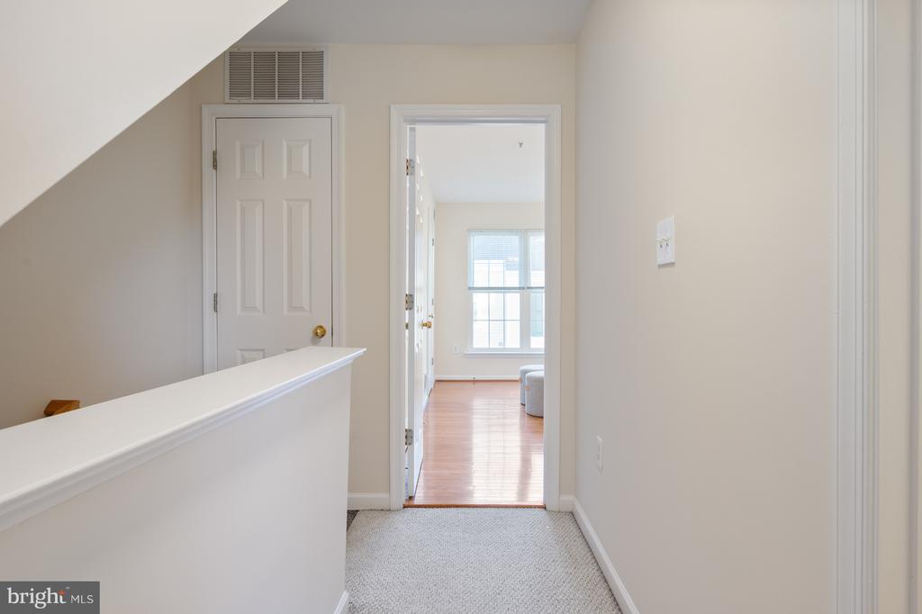 5818 COWLING COURT