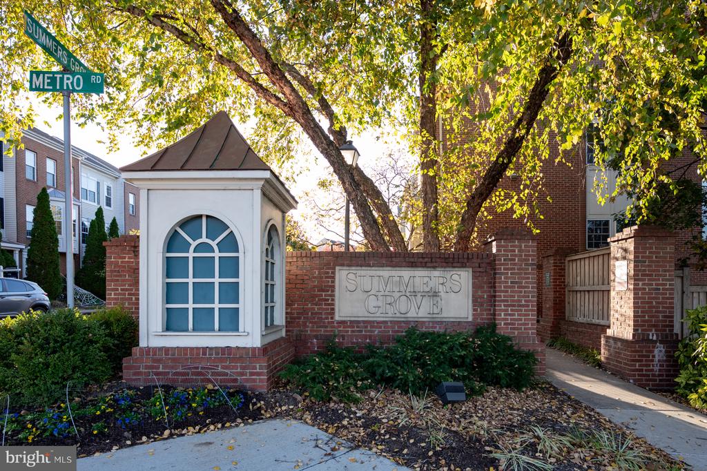 5818 COWLING COURT