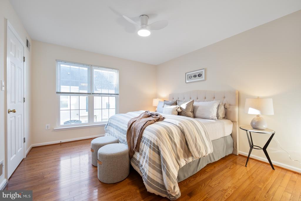 5818 COWLING COURT