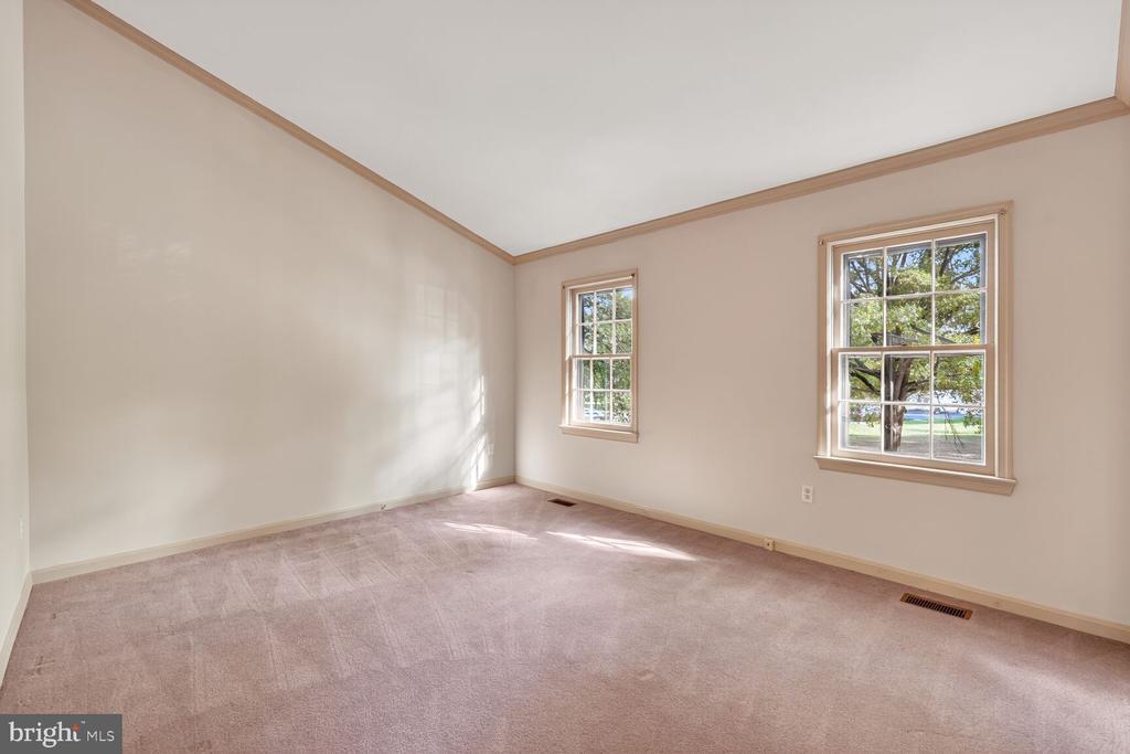700 W ABINGDON COURT