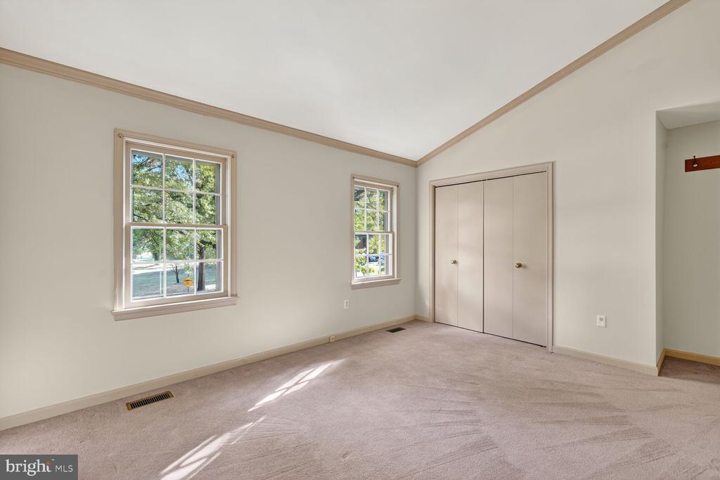 700 W ABINGDON COURT