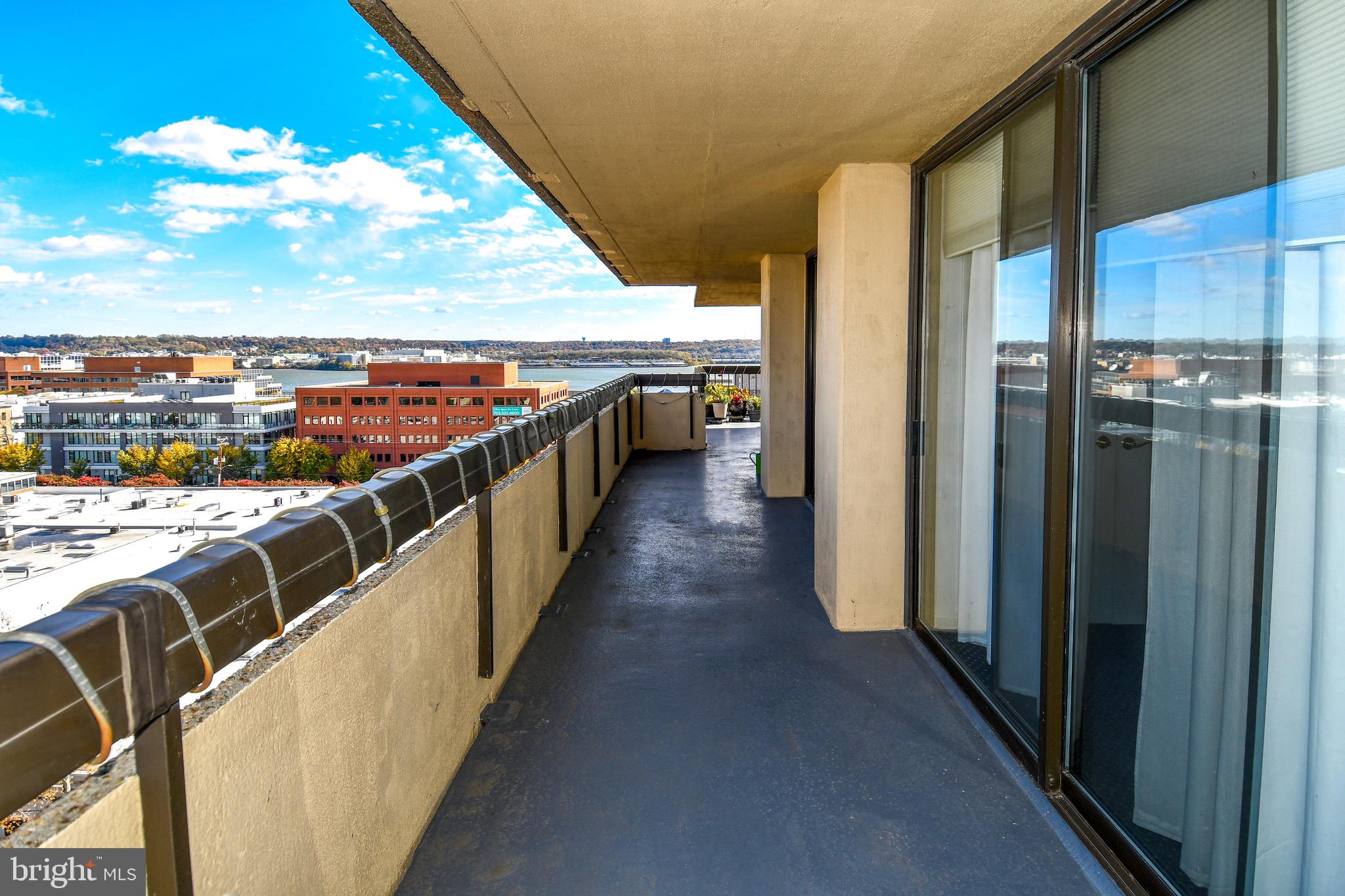 400 MADISON STREET 1008