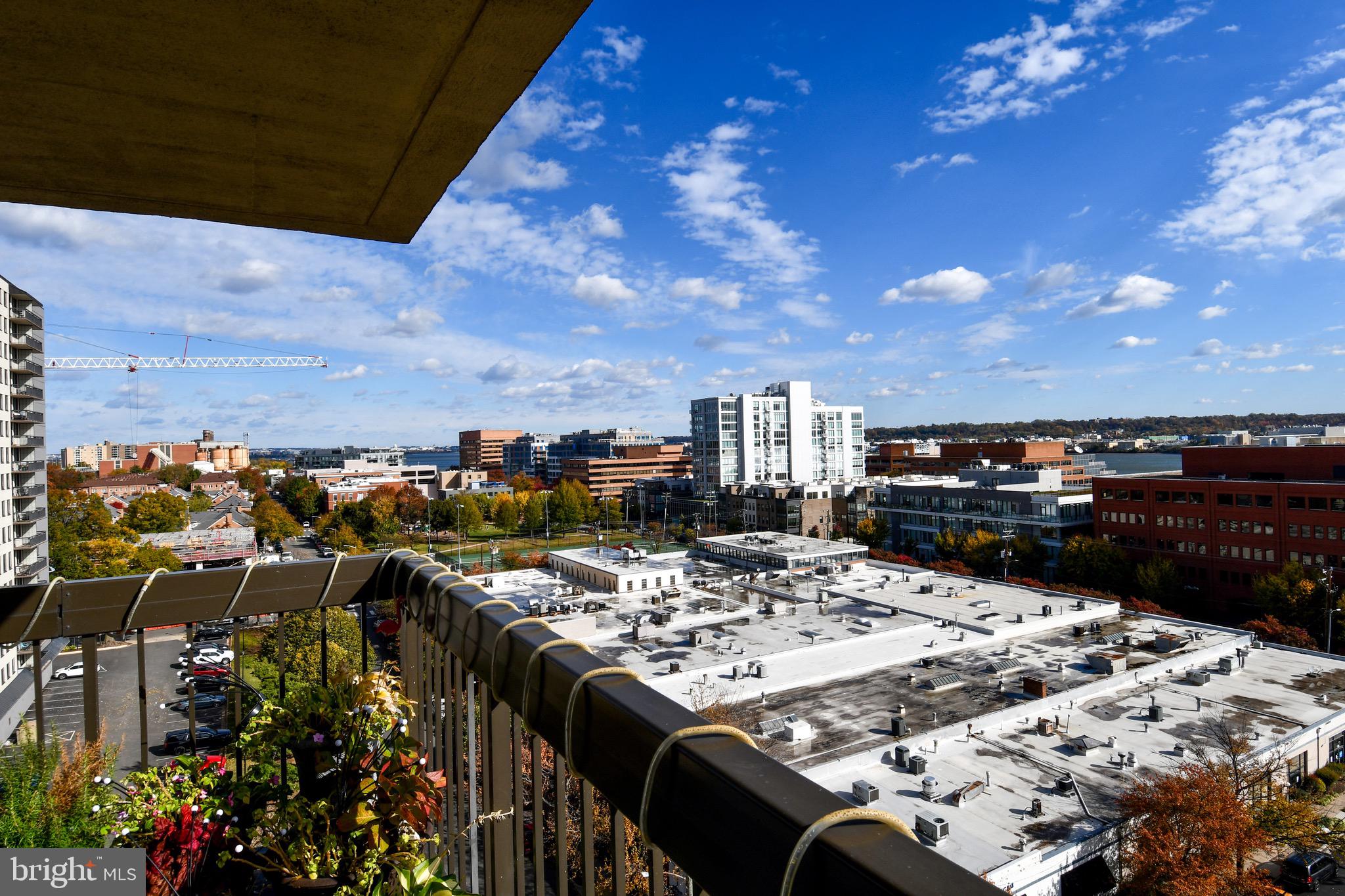 400 MADISON STREET 1008