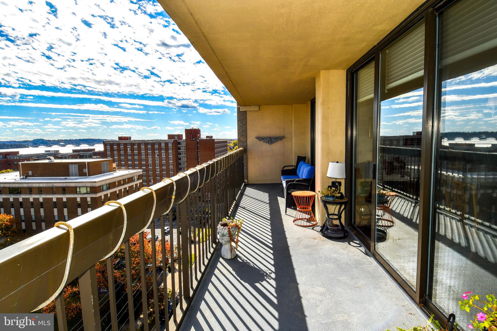 400 MADISON STREET 1008
