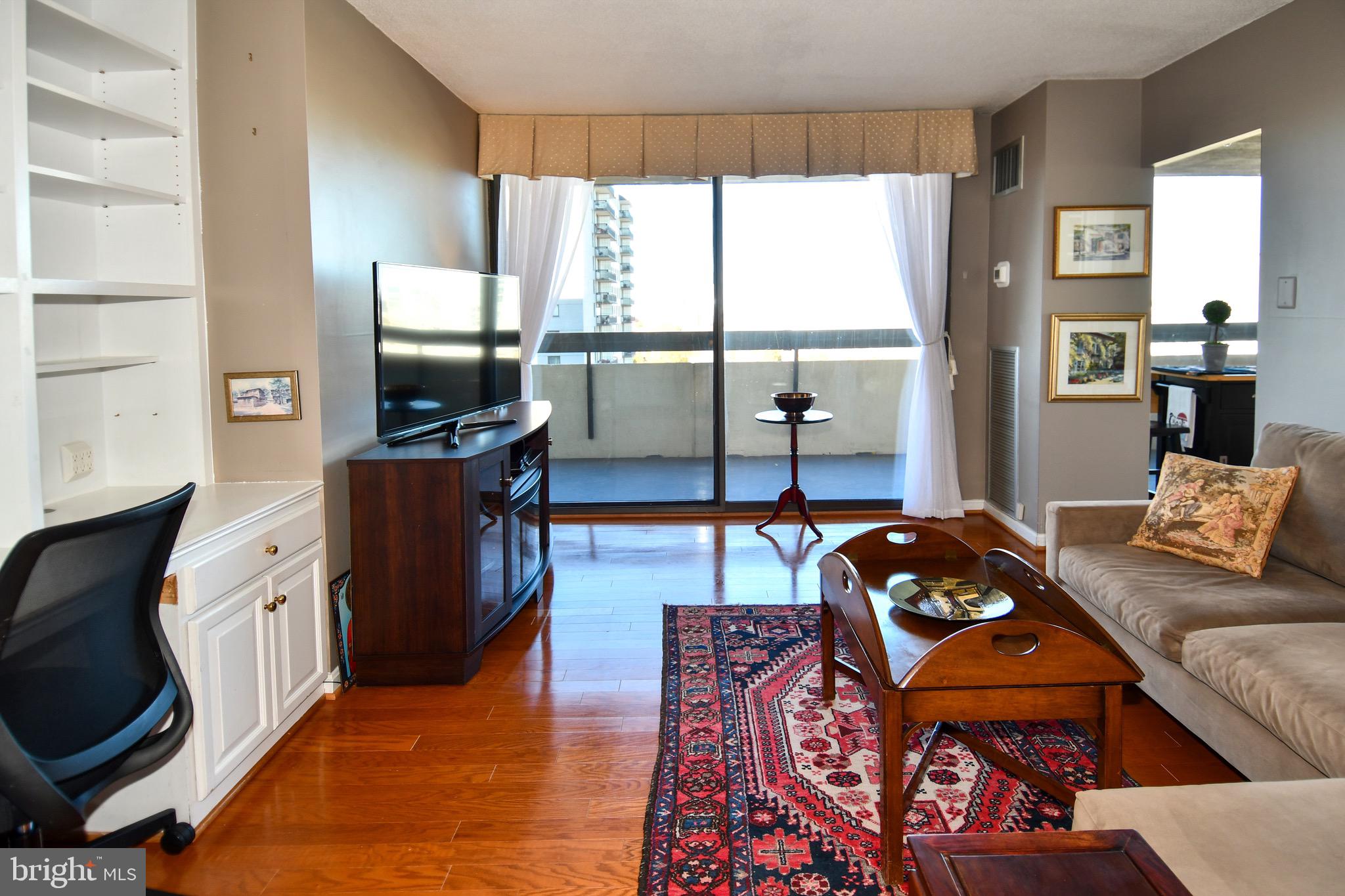 400 MADISON STREET 1008