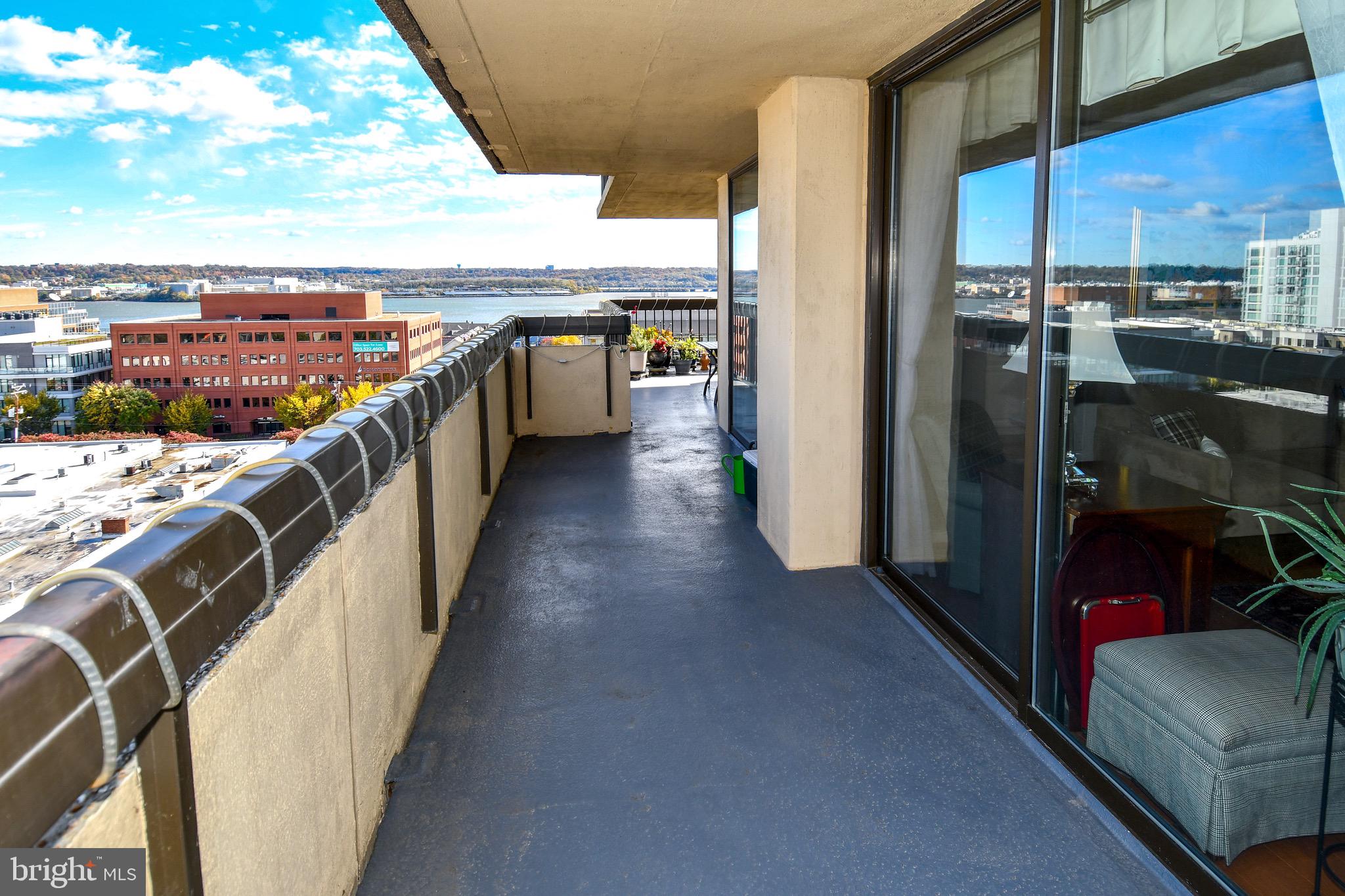 400 MADISON STREET 1008