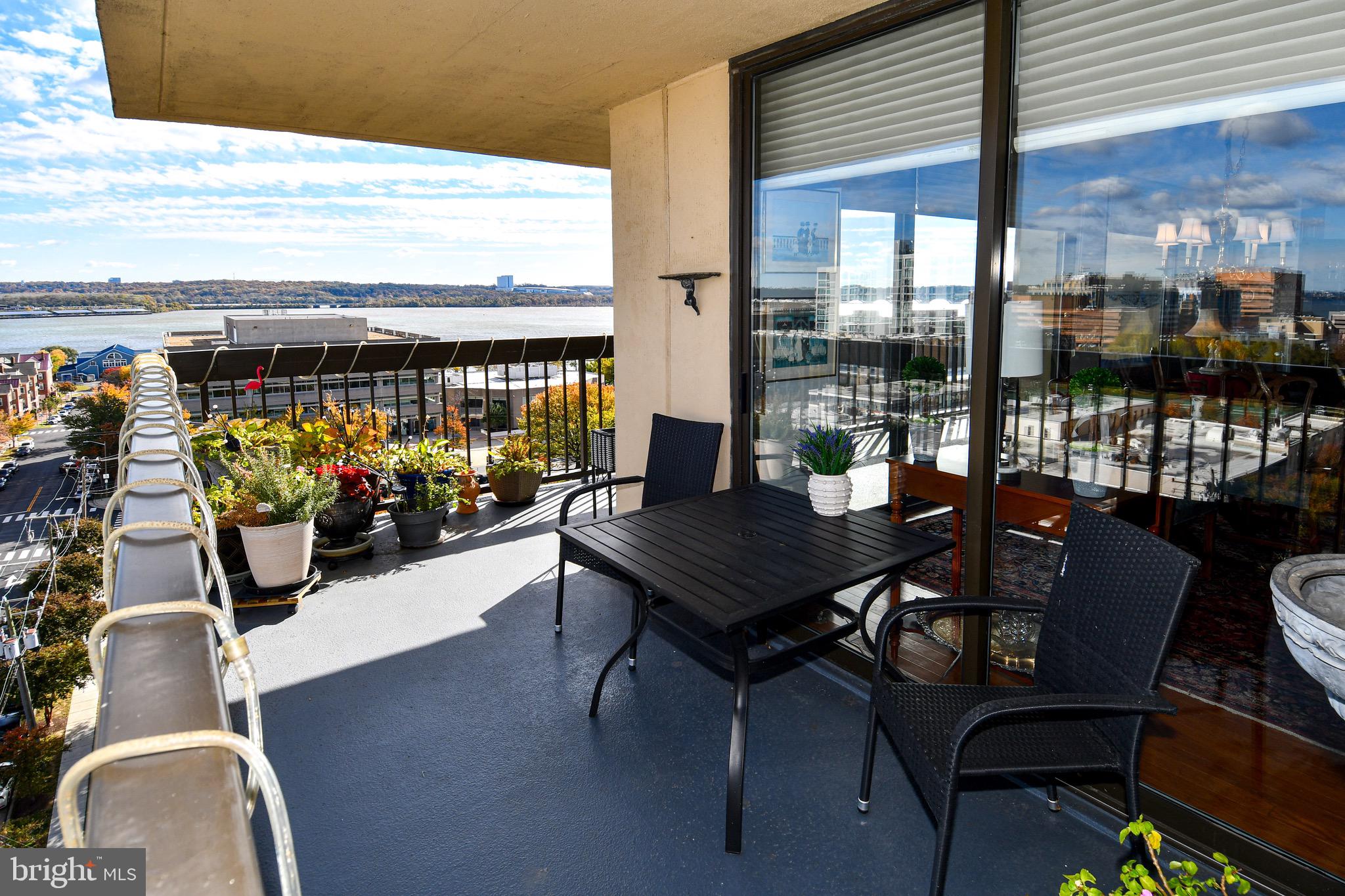 400 MADISON STREET 1008