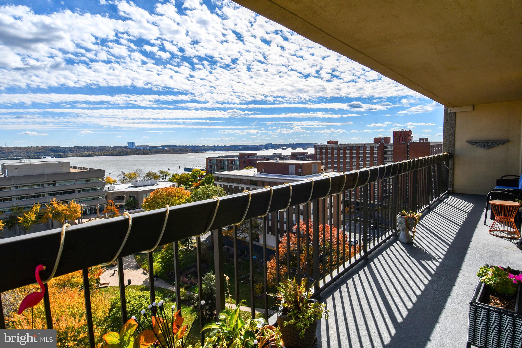 400 MADISON STREET 1008