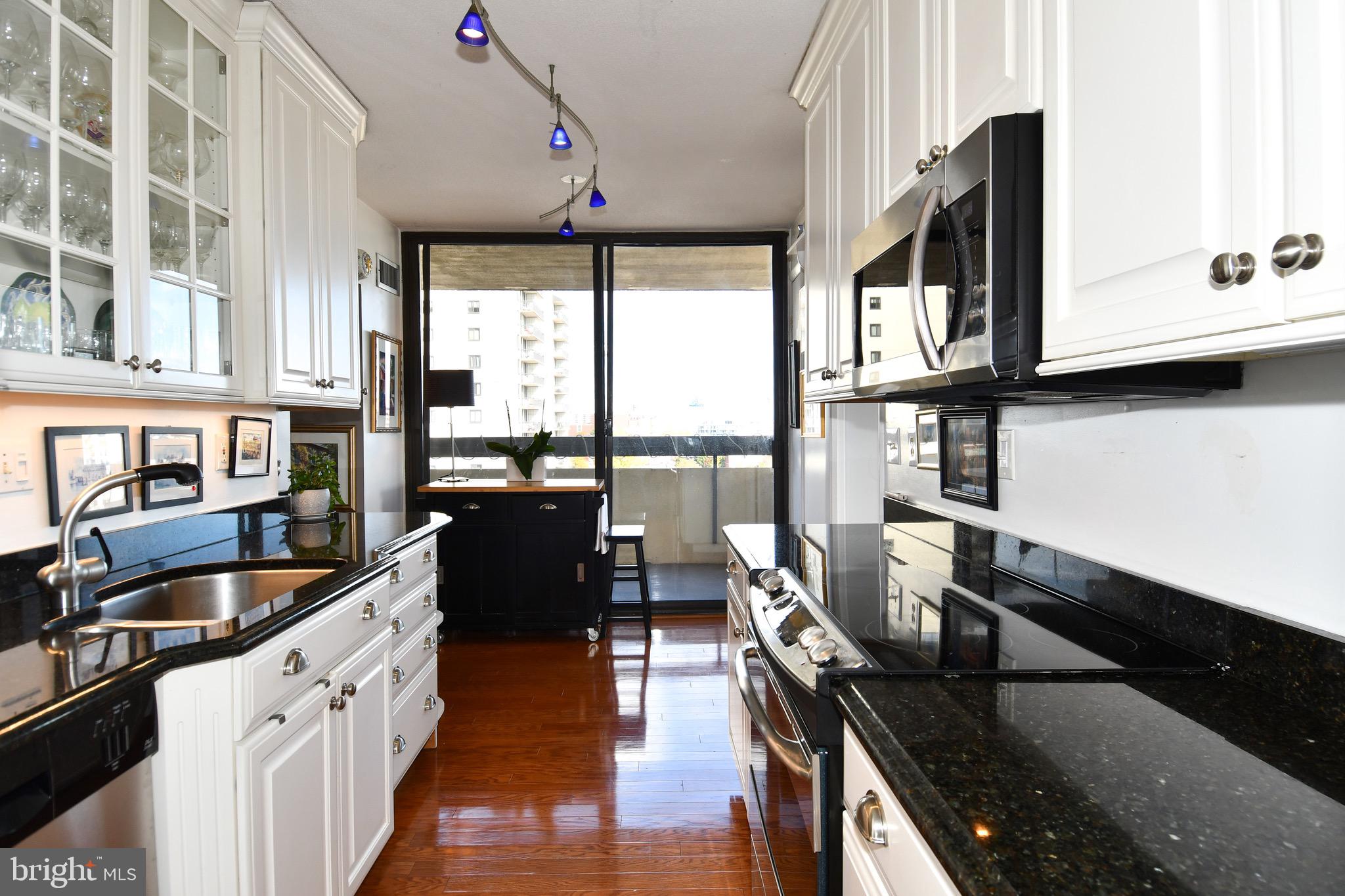 400 MADISON STREET 1008