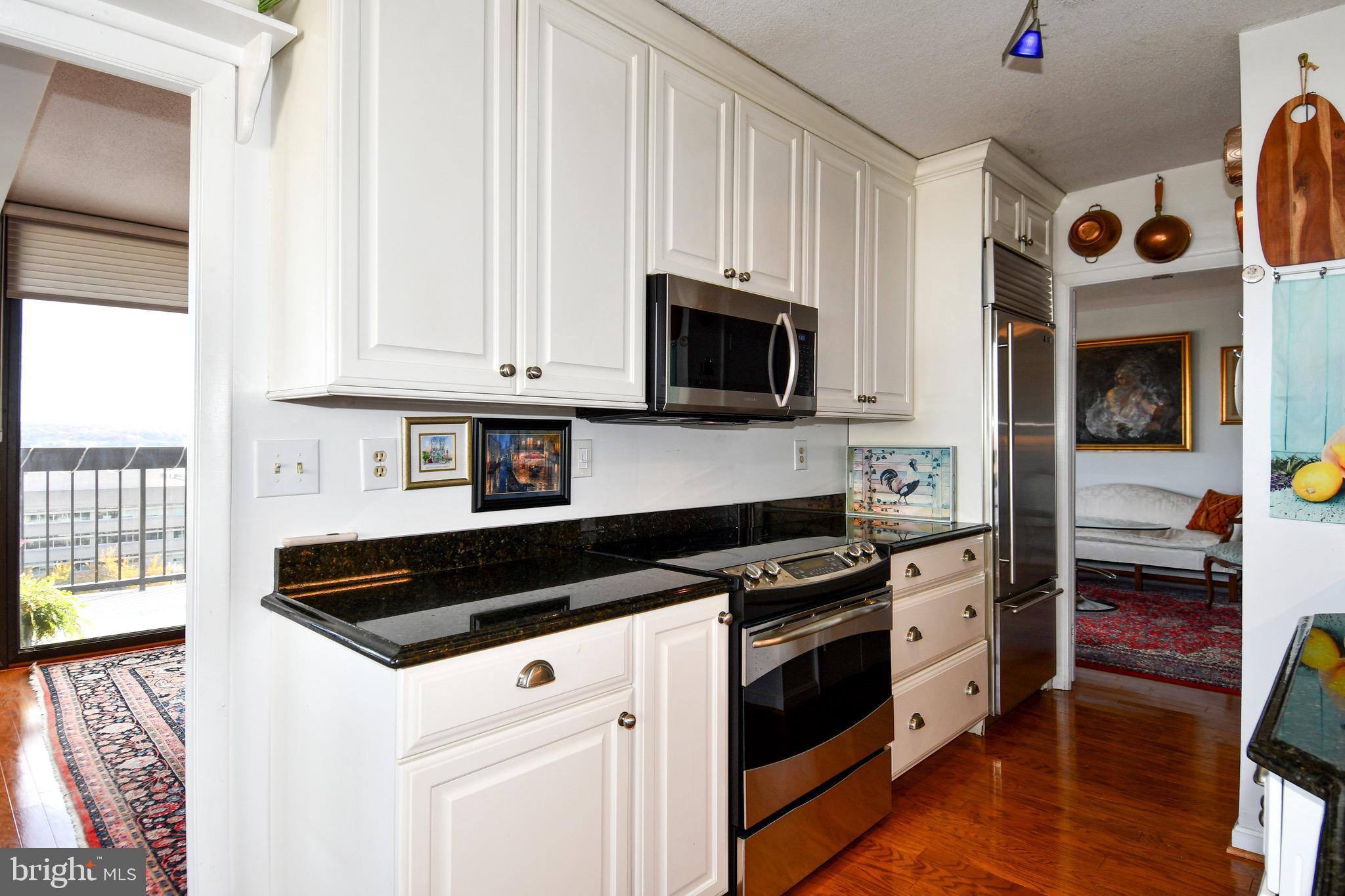 400 MADISON STREET 1008