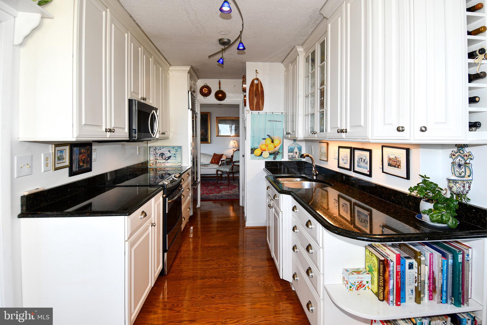 400 MADISON STREET 1008