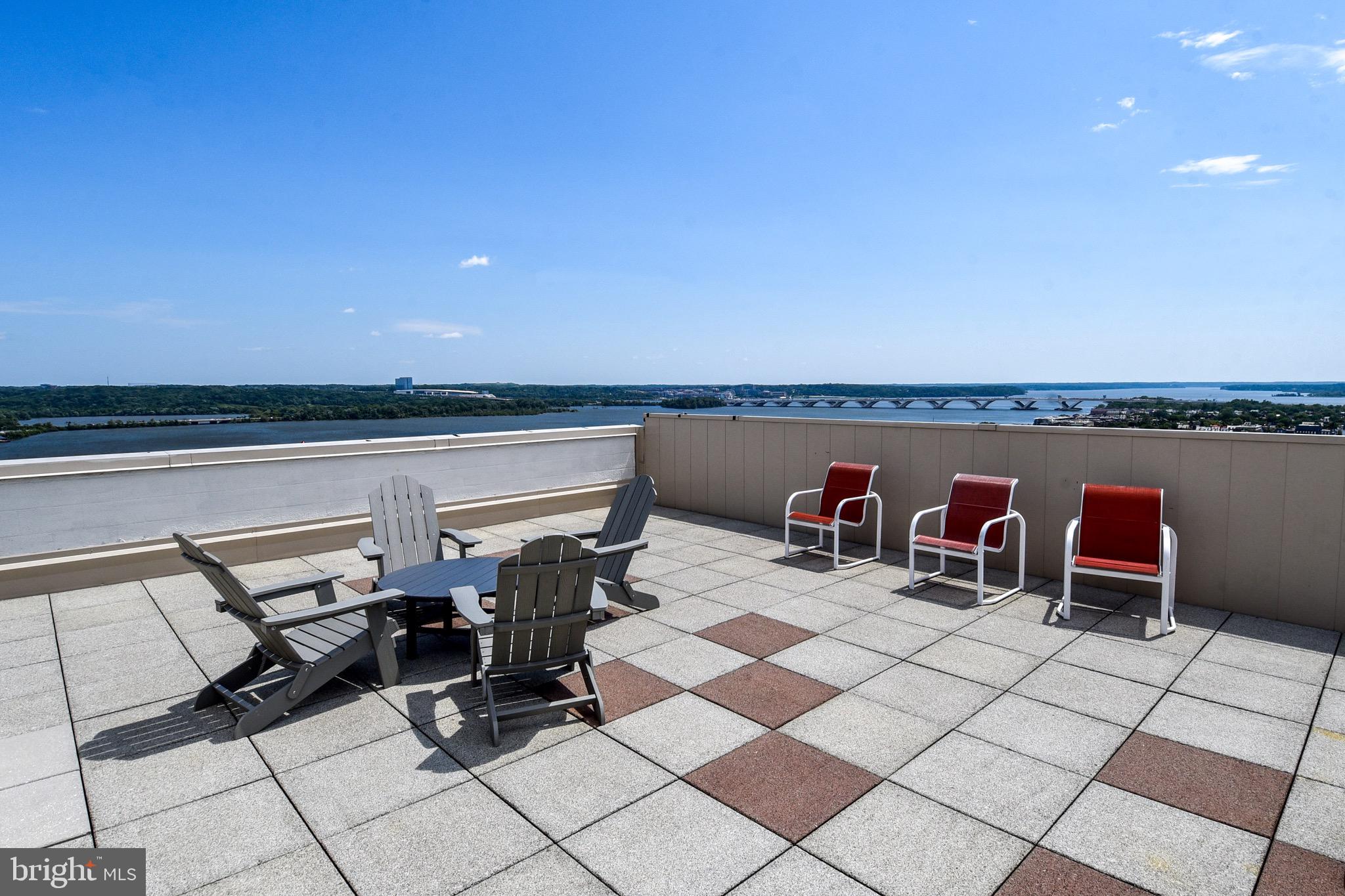 400 MADISON STREET 1008