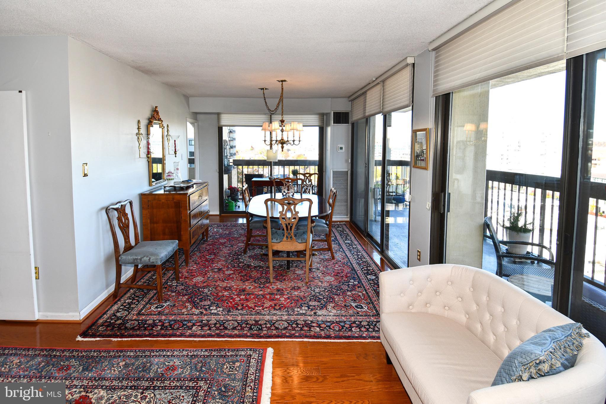 400 MADISON STREET 1008