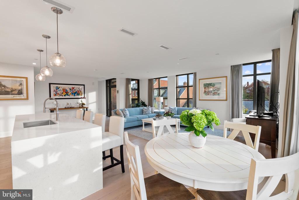 22 BAKERS WALK 306