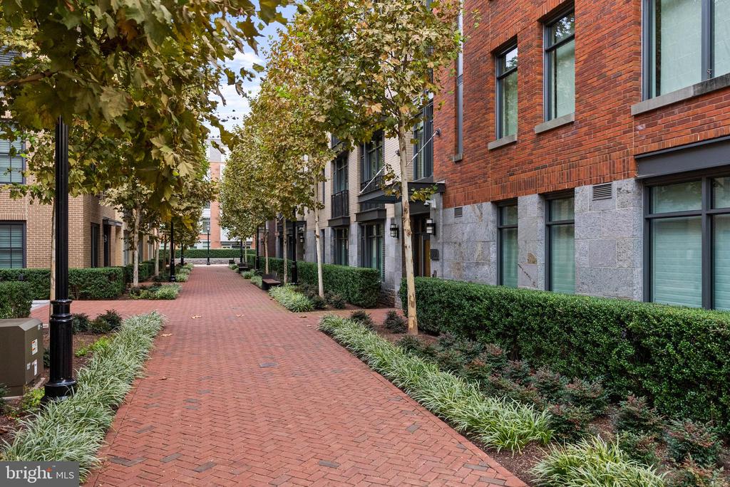 22 BAKERS WALK 306
