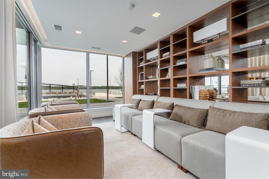 22 BAKERS WALK 306