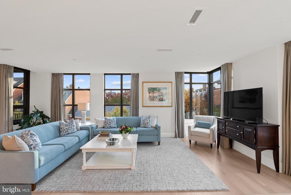 22 BAKERS WALK 306
