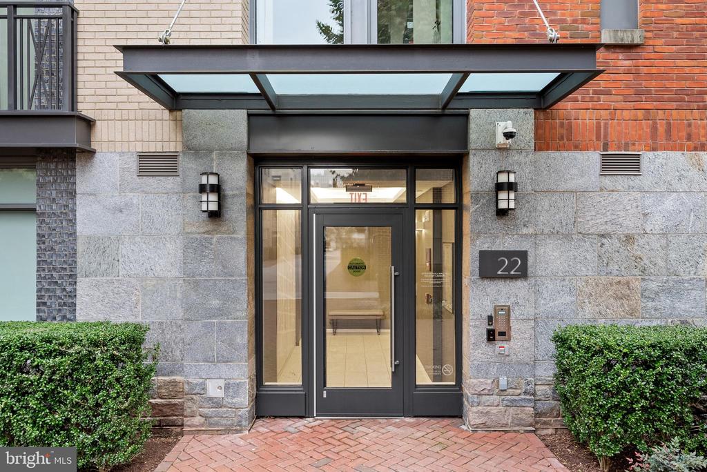 22 BAKERS WALK 306