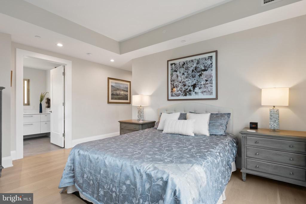 22 BAKERS WALK 306
