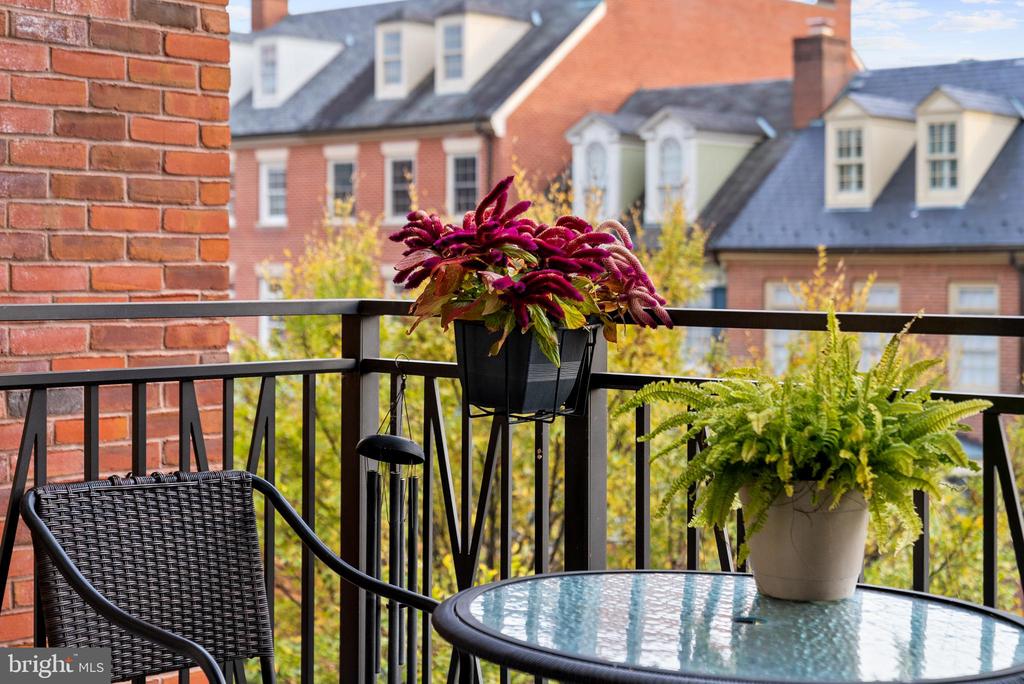22 BAKERS WALK 306