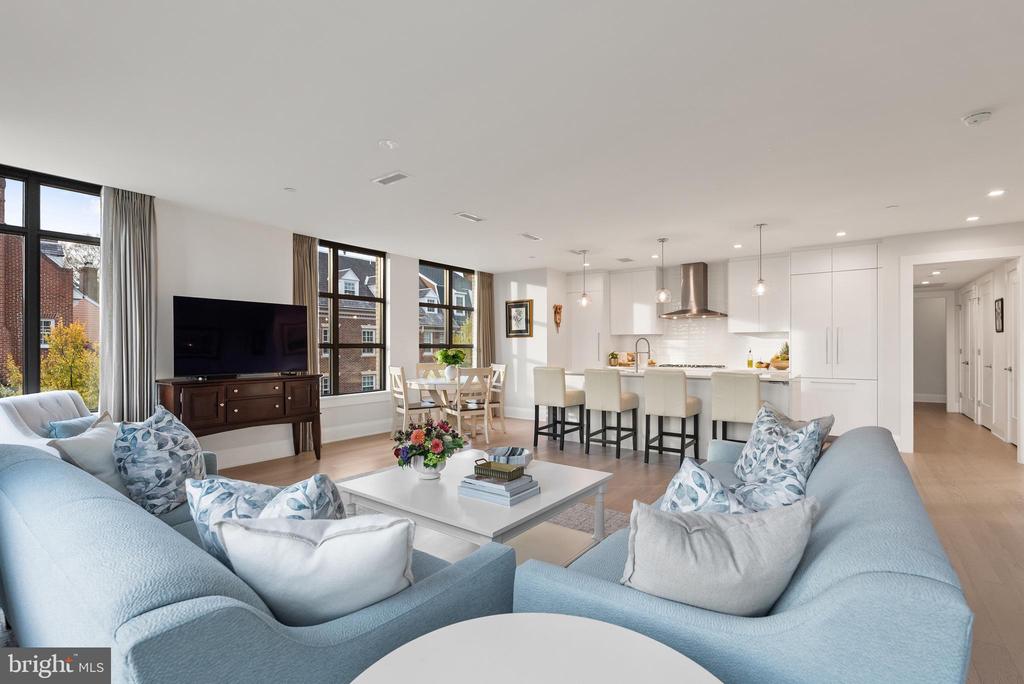 22 BAKERS WALK 306