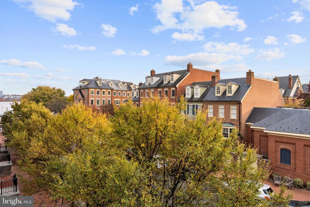 22 BAKERS WALK 306
